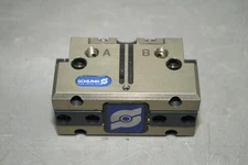^ Schunk JGP 100-1 Pneumatic 2-Finger Parallel Gripper 308640 #X5110