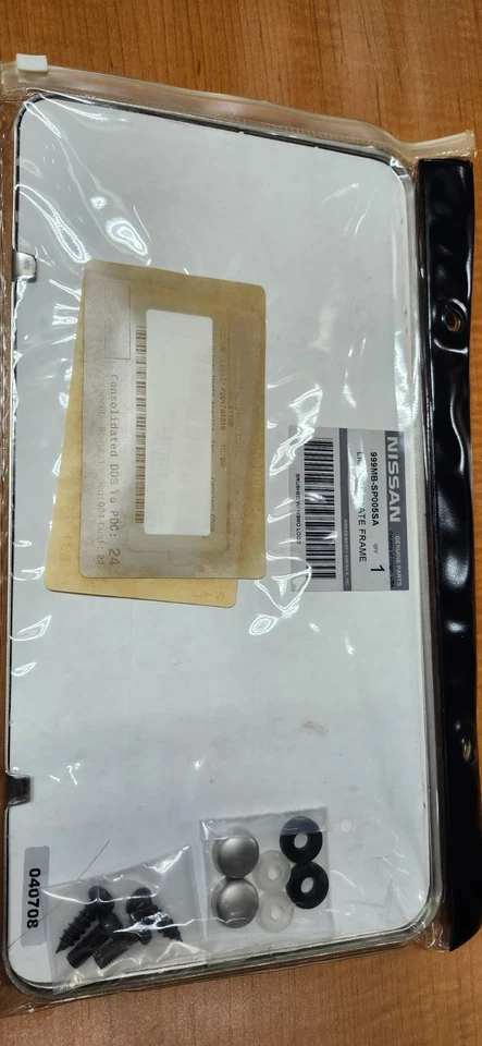 Marco de matrícula genuino Nissan Nismo - Parte # 999MB-SP005AS - Descontinuado Foto 2 de 2