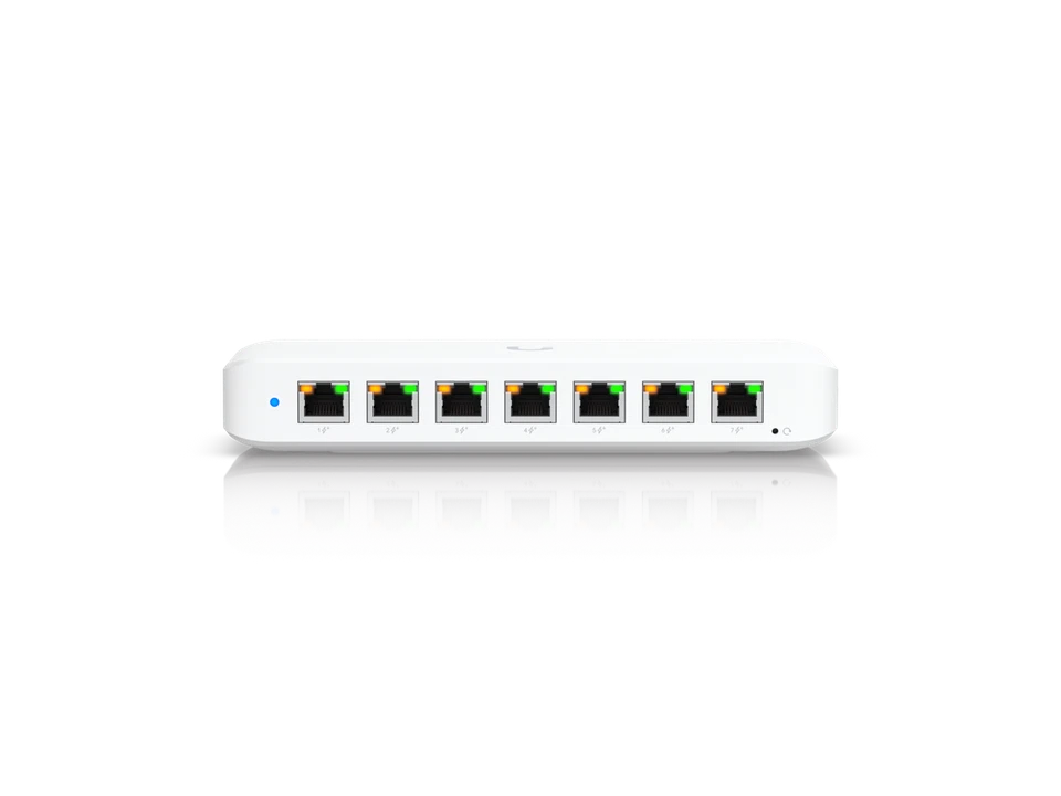 Ubiquiti Ultra, Compact, Layer 2, 8-port GbE PoE switch (USW-Ultra (42W)) - Image 2 of 4