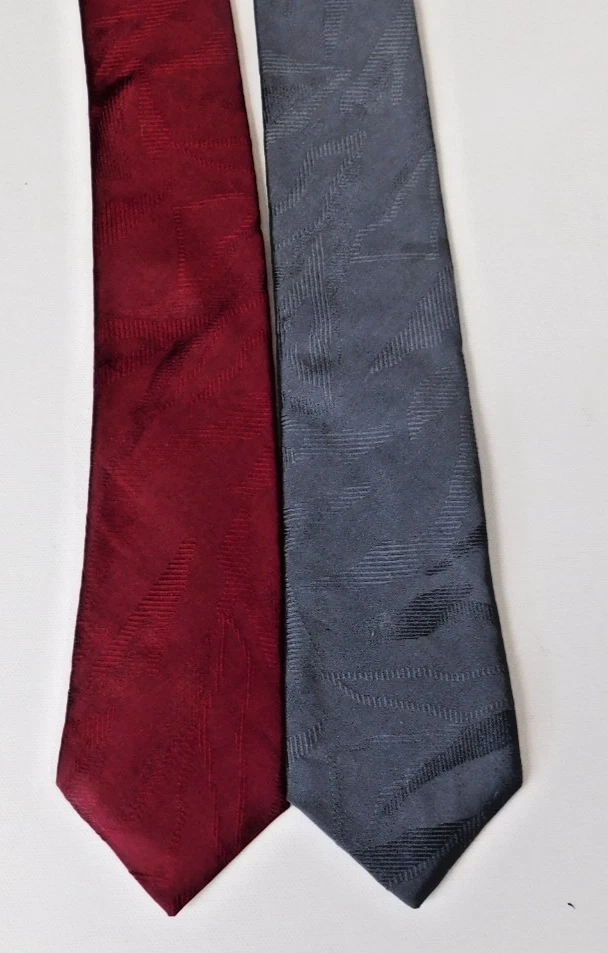 Lote de Corbata Cuello Seda 2.5" De Colección Borgoña Plata Dimensiones Lineales Hecha en EE. UU. Foto 4 de 4