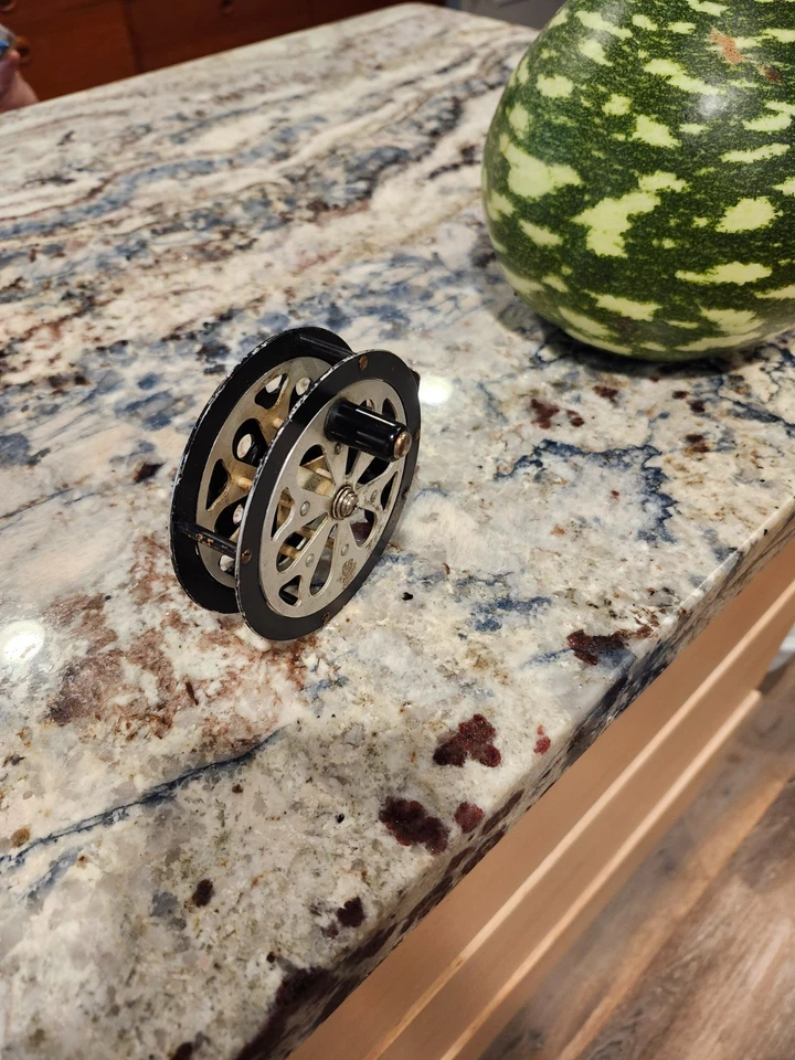 Pflueger Saltrout 1554 - Imagem 3 de 4