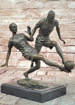 Bronze Skulptur Zwei Fußballspieler Figur Bronze Statue, Signiert: Milo