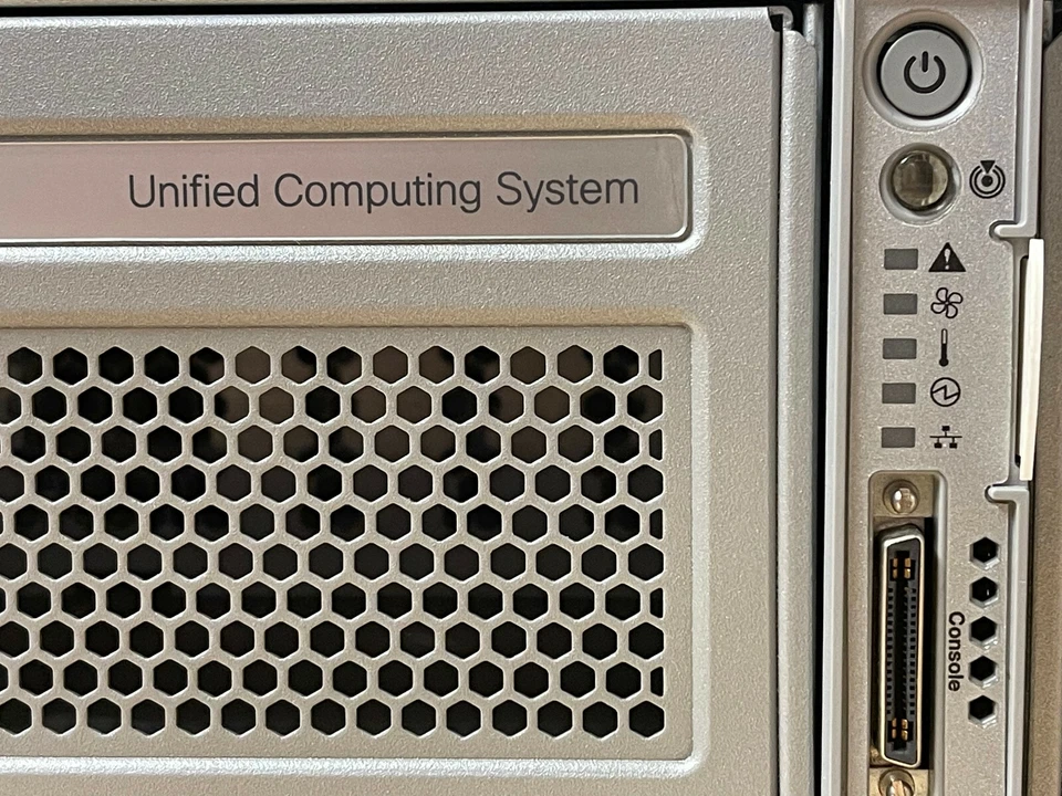 Cisco UCS C420 M3 Server 4x E5-4650 8C 2.7GHz 2x VIC 1225 10GbE 512GB-32 RAM - Image 2 of 4