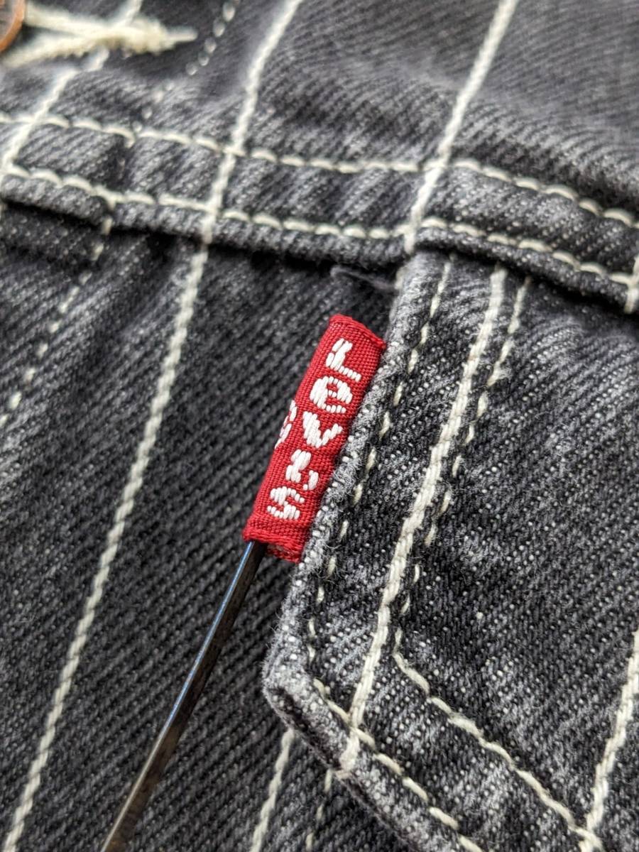 Supreme x Levi's 18SS Pinstripe Trucker Jacket Pinstripe Supreme x Levi's 18SS Pinstripe Trucker Jacket Pinstripe
