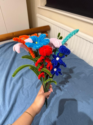 Pfeifenputzer Blumen, mehrere Farben und mehrere Modelle.