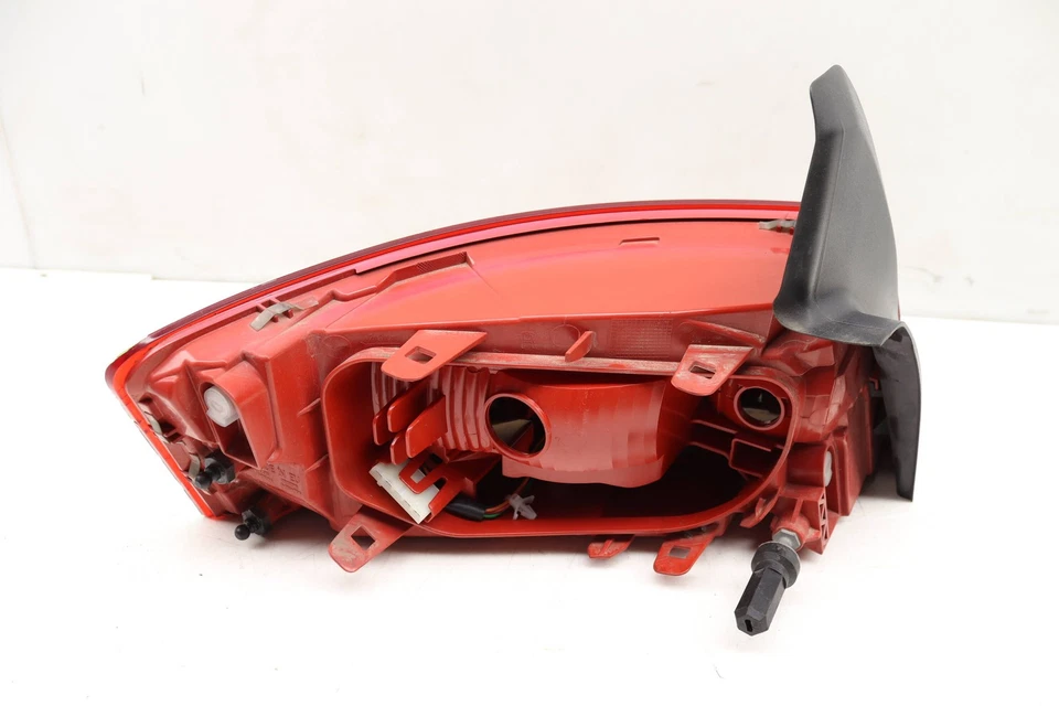 2009-2011 AUDI A6 QUATTRO - Right Outer TAIL Light / LAMP 4F5945096J - Image 3 of 4