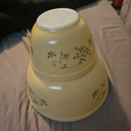 Vintage Pyrex "Shenandoah" Nesting Mixing Bowls Set of 2 Yellow #'s 401, 403
