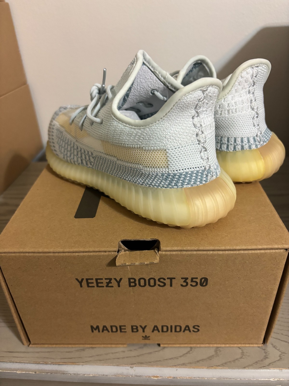yeezy boost 350 v2 kids size 3 FW3051 thumbnail 3