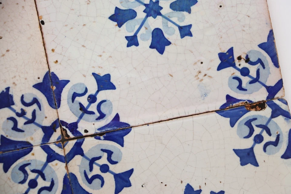 Juego de cuatro azulejos portugueses florales azules y blancos del siglo XIX Foto 4 de 4