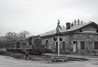 Atlanta & West Point GP7 571 Georgia RR combine, Crawford GA 1967 8.5 x 11 Photo