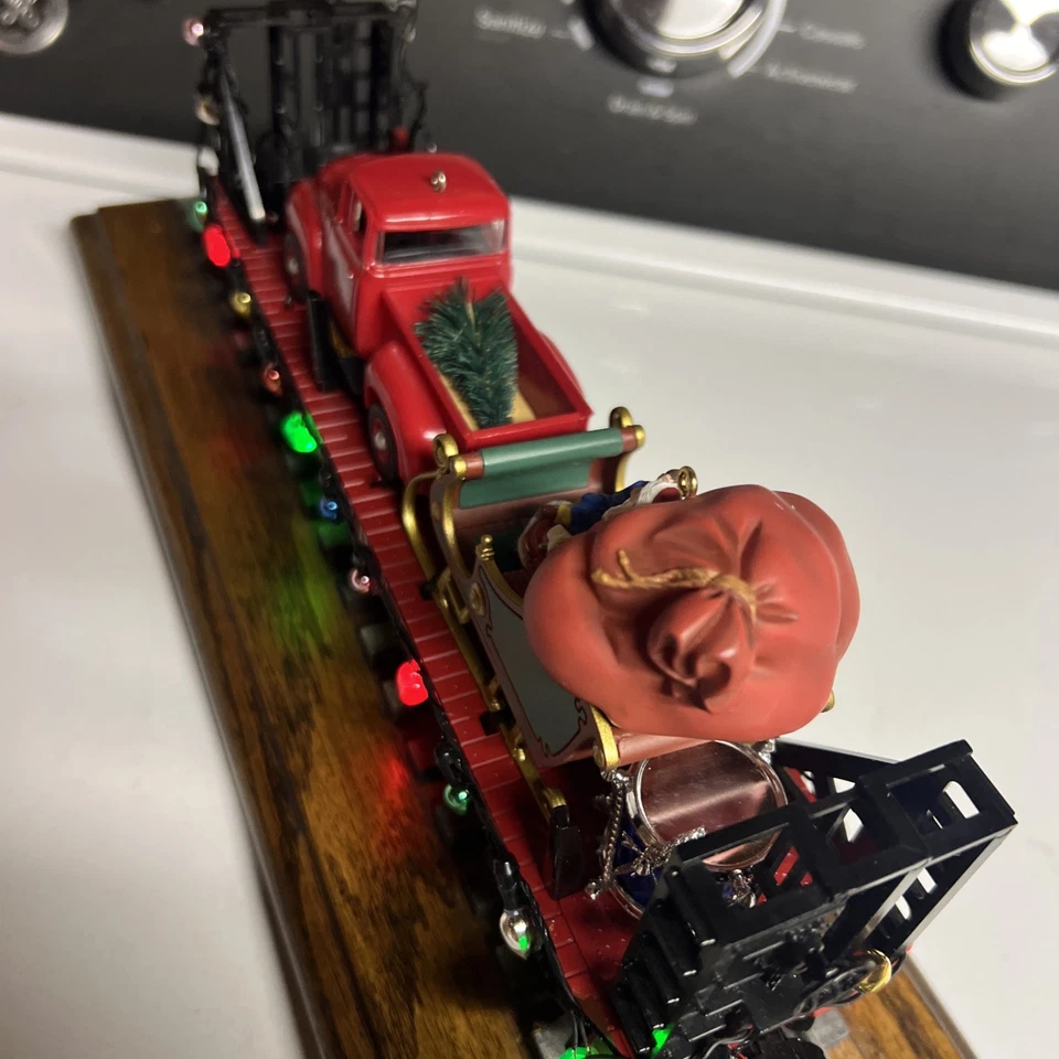A LIONEL POLAR EXPRESS CHRISTMAS  ILLUMINATED   FLAT CAR  - O GAUGE -NEW - Image 4 of 4