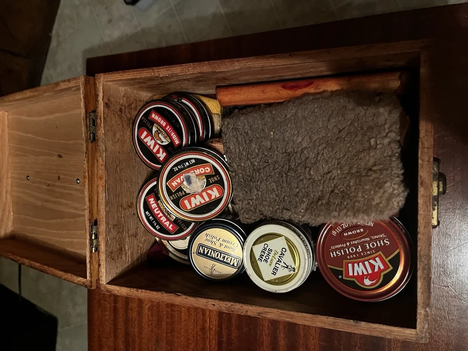 Caja de brillo de zapatos vintage roble grifo con reposapiés, incluye cepillos y cera Foto 2 de 4