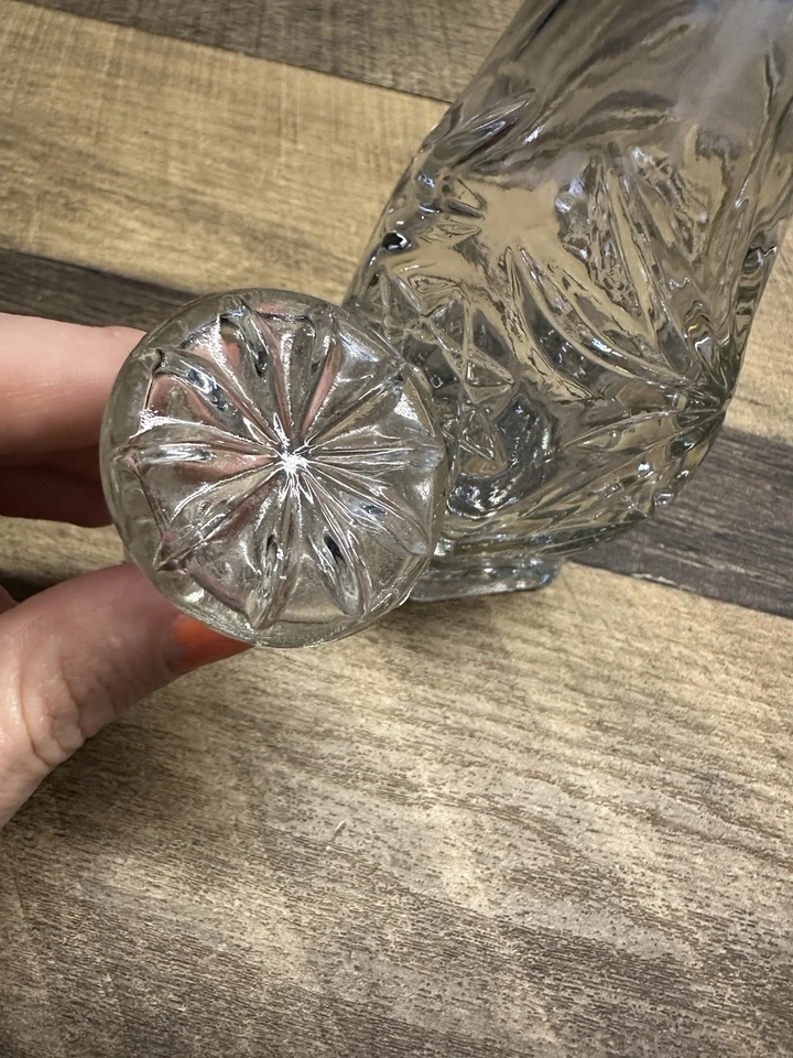 Vintage Anchor Hocking Star of David Cruet with Stopper - Image 4 of 4