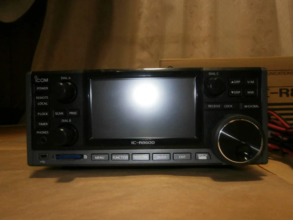 IC-R8600 AM/FM/WFM/CW Desktop Wideband Radio Receiver 10KHz~3GHz - Image 2 of 4