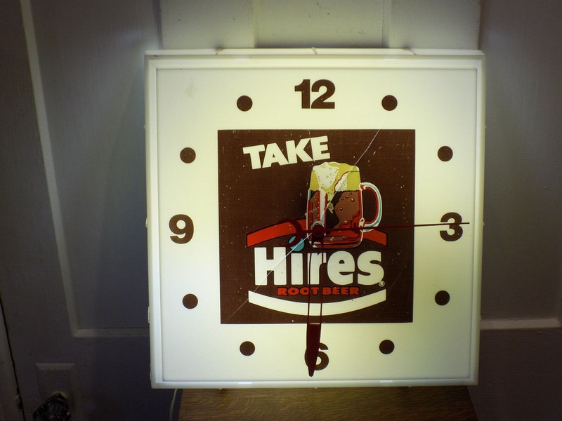 Vintage Take Hires Root Beer Lighted Clock