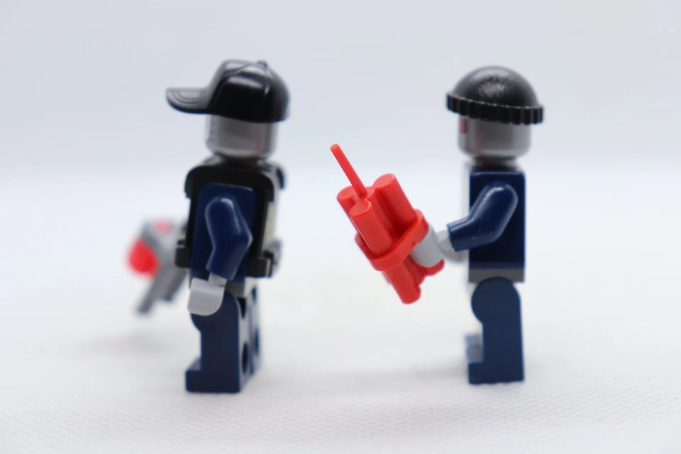 2) Robo Swat Lot 70819 70808 Police Team Movie LEGO® Minifigure Mini Figure - Image 3 of 4