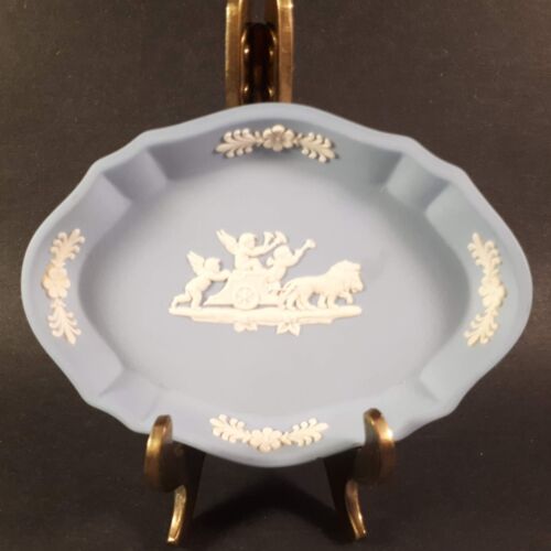 Vintage Wedgwood Blue Jasperware Oval Three Cherubs And Lion Trinket Dish. - Afbeelding 1 van 9