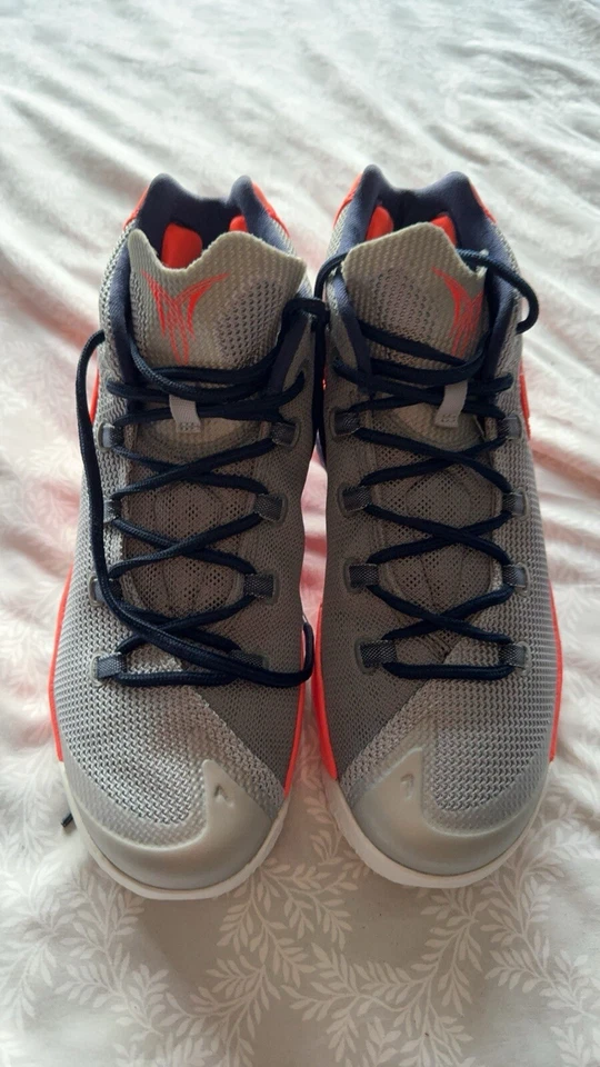 Jordan Melo M12 Estilo # 827176-008 Talla 8.5 Foto 3 de 4