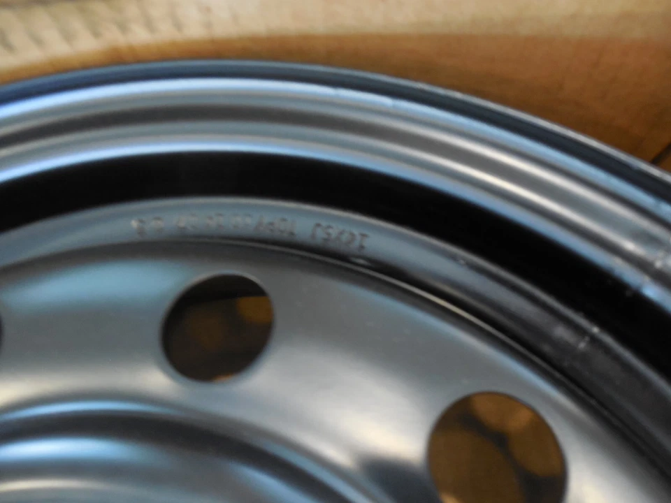 Llanta Saturn SC1 SC2 SL S Series 15 1995-2001 21010128 OEM GM Foto 2 de 3