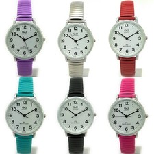 Reloj de moda con banda elástica elástica elástica elástica pequeña estuche delgado números grandes Q&Q QQ para damas