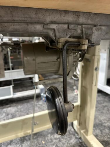 Singer 3 steps zigzag industrial sewing machine - Picture 5 of 7