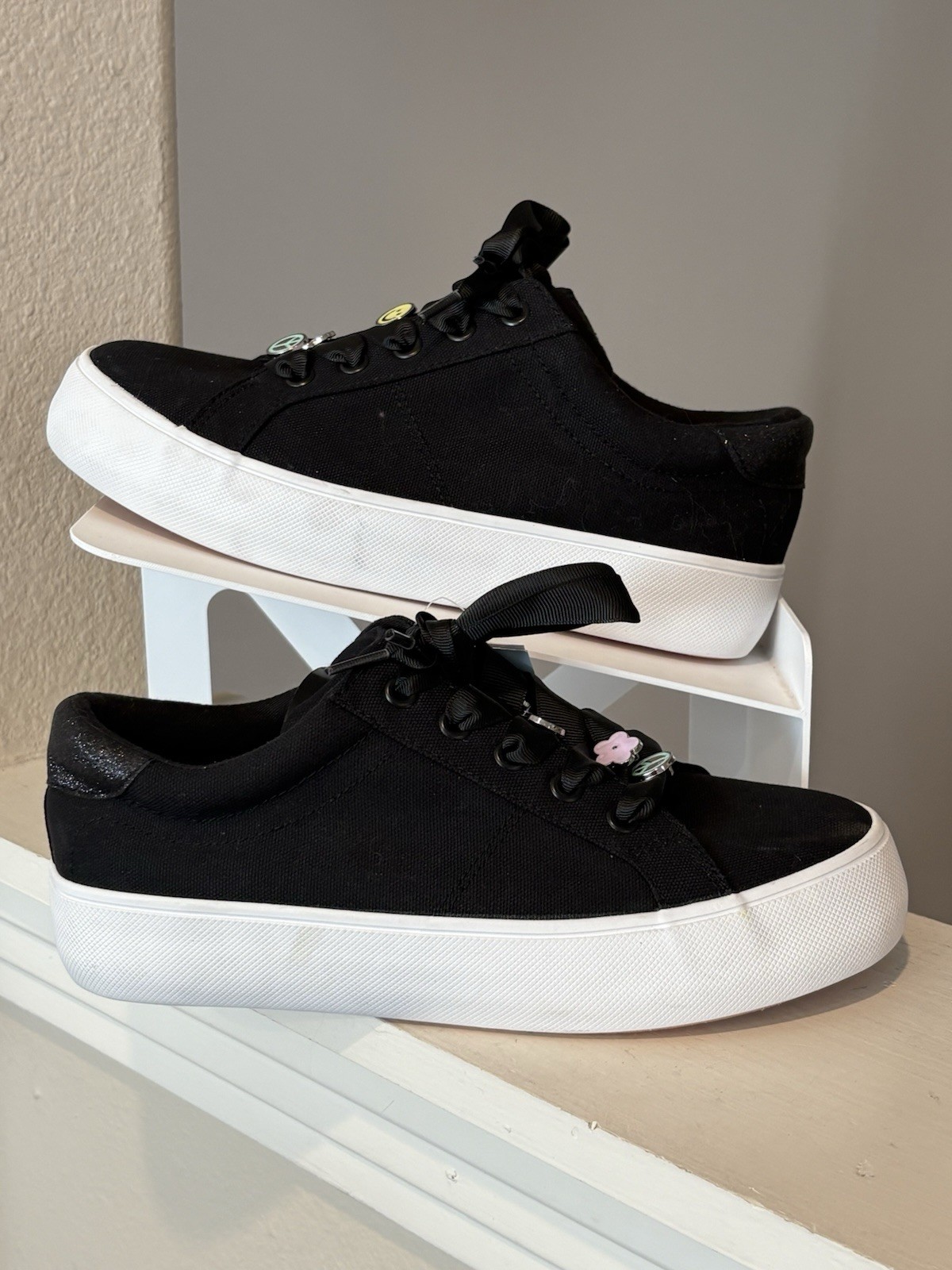 Cat & Jack Kids' Wren Platform Charm Sneakers Shoes Black White Youth Size 5Y