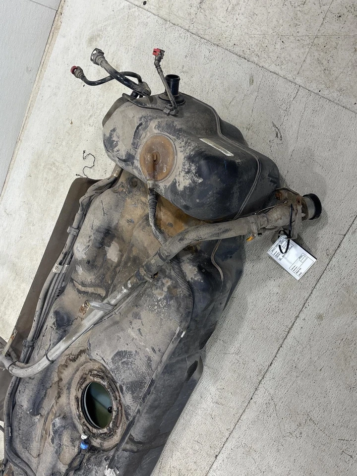 2017-2020 Gmc Yukon Xl 1500 Fuel Tank Reservoir & Filler Neck Pipe Oem - Image 3 of 4