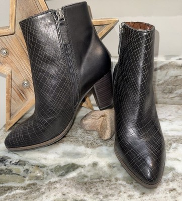 Tamaris Black Leather Embossed Pointed Toe Ankle Boots 36