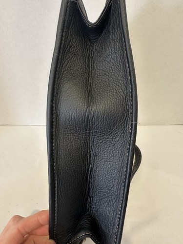 Vaan & Co VC TSBB5 SLEEK SHOULDER BAG IN BLACK - Picture 9 of 9