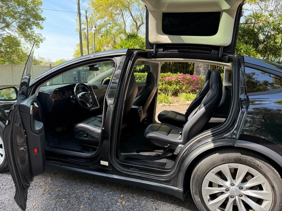 Tesla Model X 75D FSD 2017 Foto 2 de 4