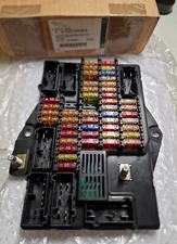 C2C34454  JAGUAR XJ 2003-2009  FUSEBOX BRAND NEW GENUINE PART 