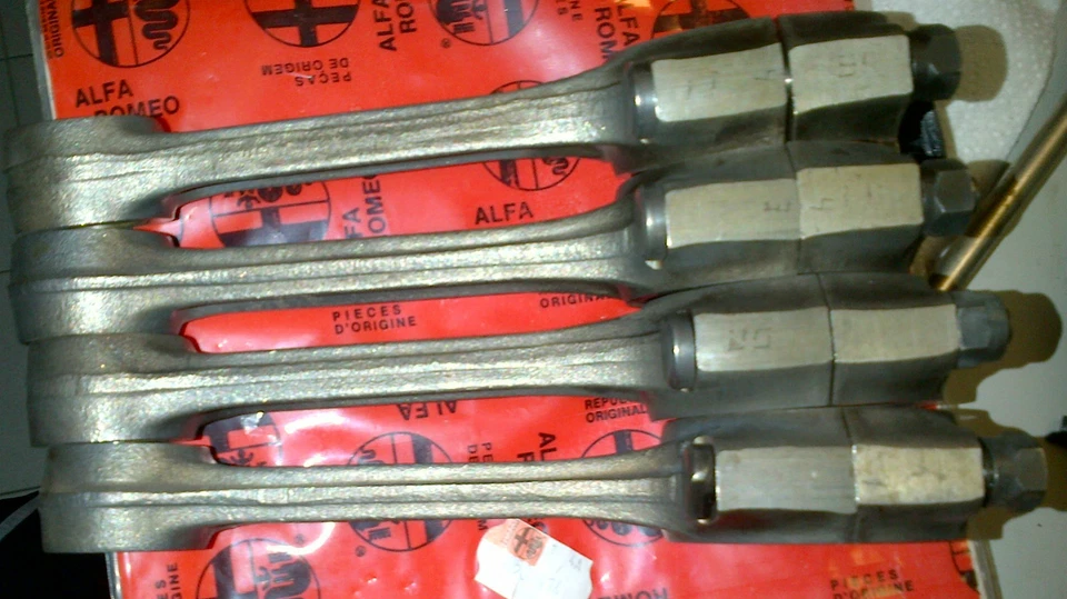Alfa Romeo Spider, 2.0L Connecting Piston Rods (4)  - Image 3 of 3