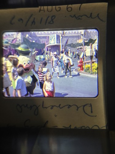 Vintage 20 Photo Slides 1967 Disneyland Matterhorn Small World Pinocchio Castle - Picture 10 of 12