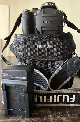 FujiFilm Finepix SL300 14MP W 30x Super Wide Optical Zoom Bridge Digital Camera