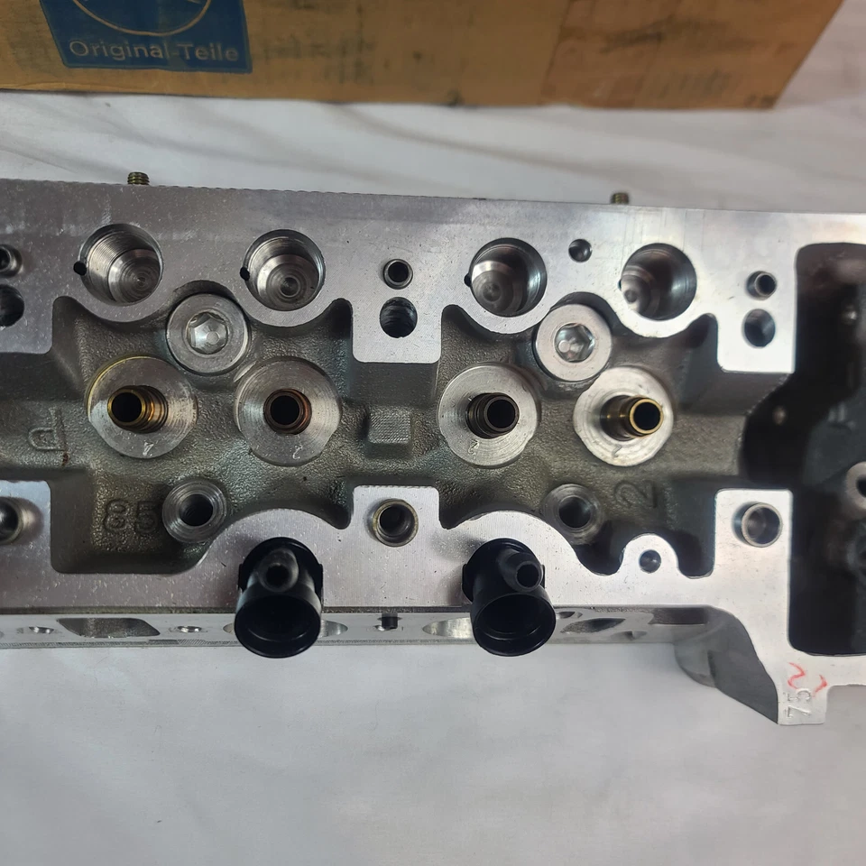 正品梅赛德斯气缸盖右全新 NOS W126 420SEL 420SEC — 第 2/4 张图片