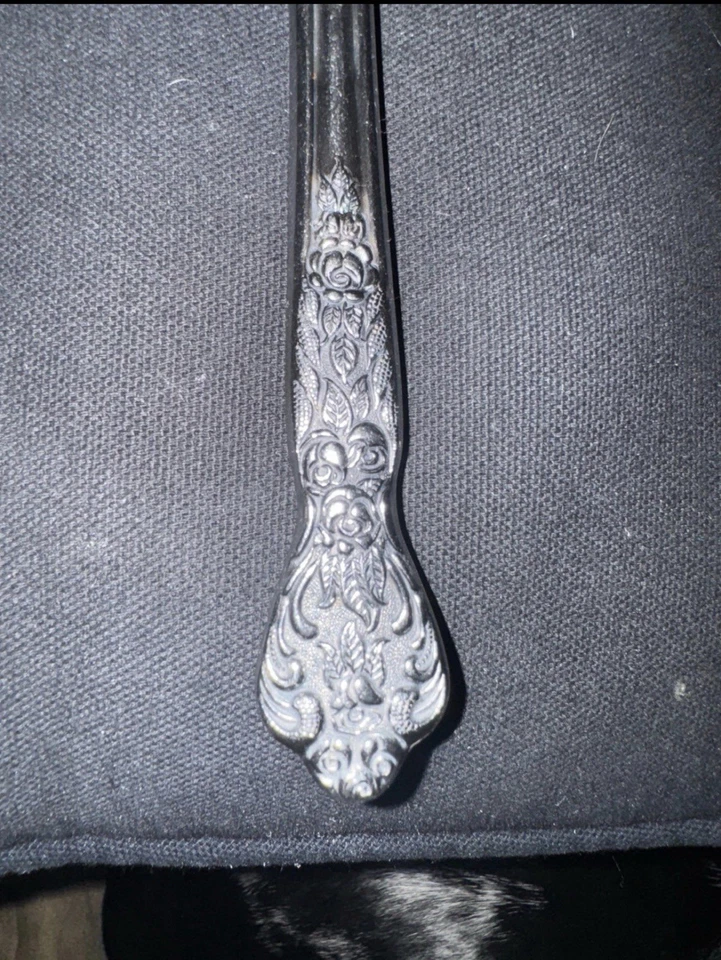 Cuchillo de acero inoxidable 1965 vintage descontinuado, por patrón "Versalles" de MSI Foto 2 de 4