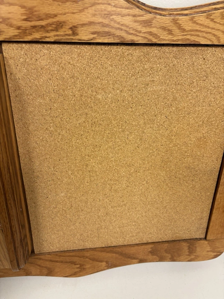 Tablero de corcho vintage de madera de roble con mensaje de 2 bolsillos listo para colgar Foto 4 de 4