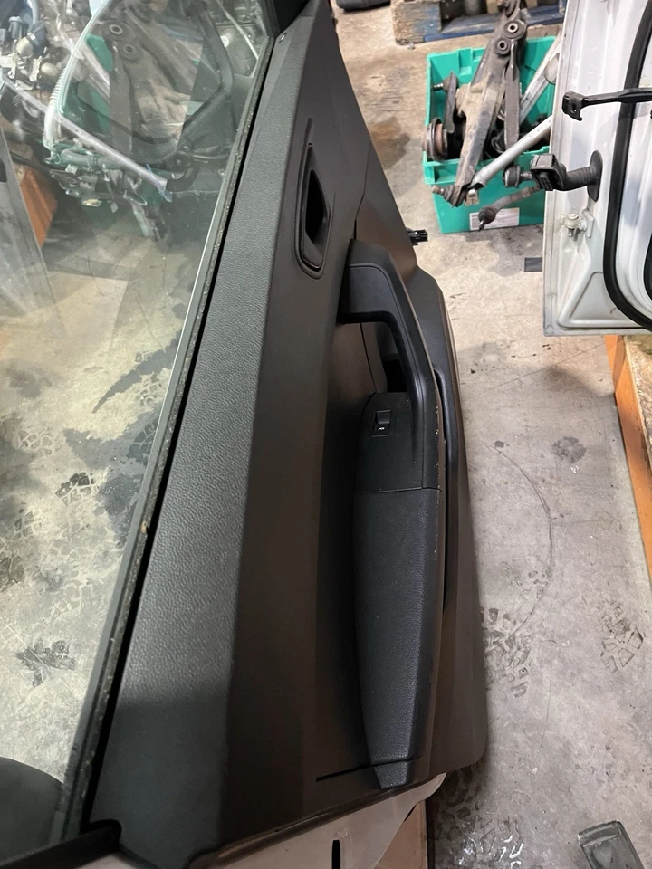 2016- SEAT ATECA PASSENGER FRONT DOOR COMPLETE WITH WING MIRROR - Image 4 of 4