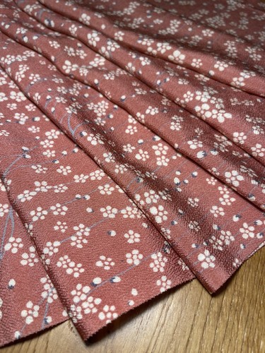 Vintage Japanese Kimono Fabric Piece - 100% Silk Chirimen Crepe - Vintage Pink - Picture 3 of 10