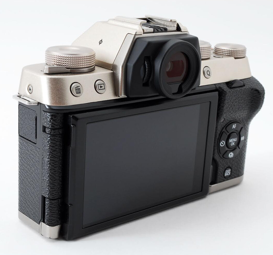 FUJI FILM X−T100 X-T100　ジャパンゴールド　訳あり Fujifilm Fuji X-T100 digital camera Gold *superb made in