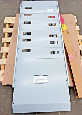 New Siemens 600 Amp Panelboard Insert 208Y/120 Vac 3 Phase 4 Wire P5C60ML600EBS
