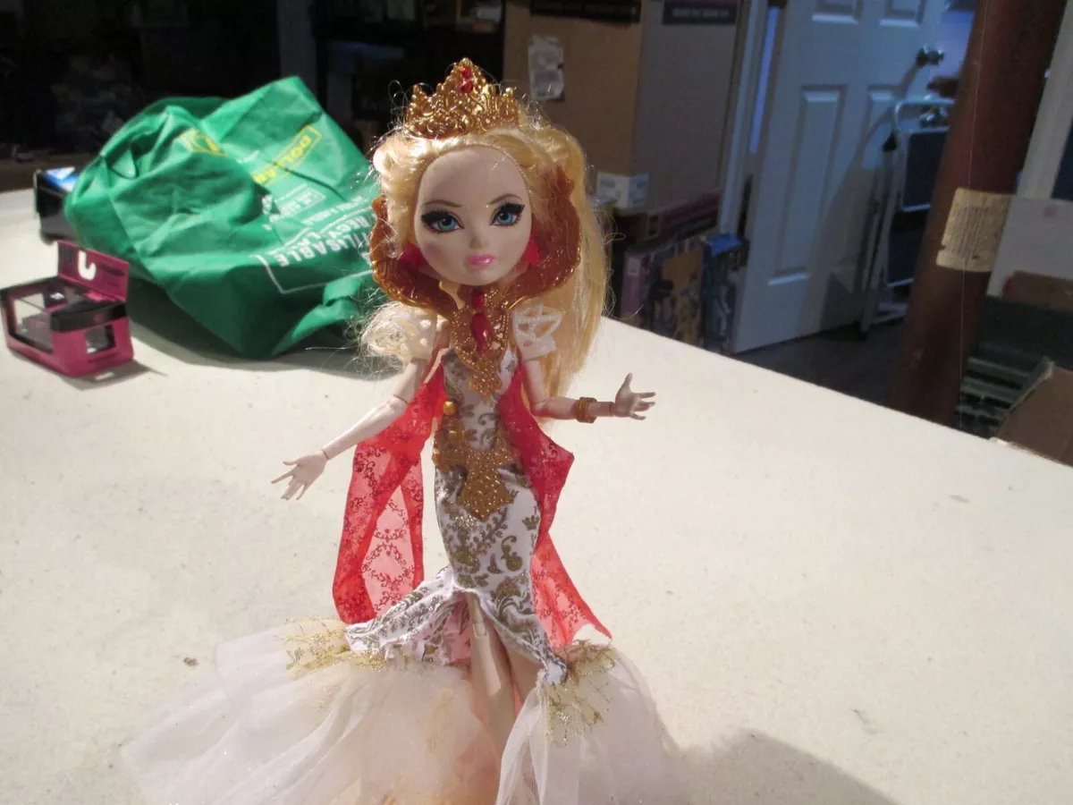 Apple White - Royally Ever After - Ever After High Dolls