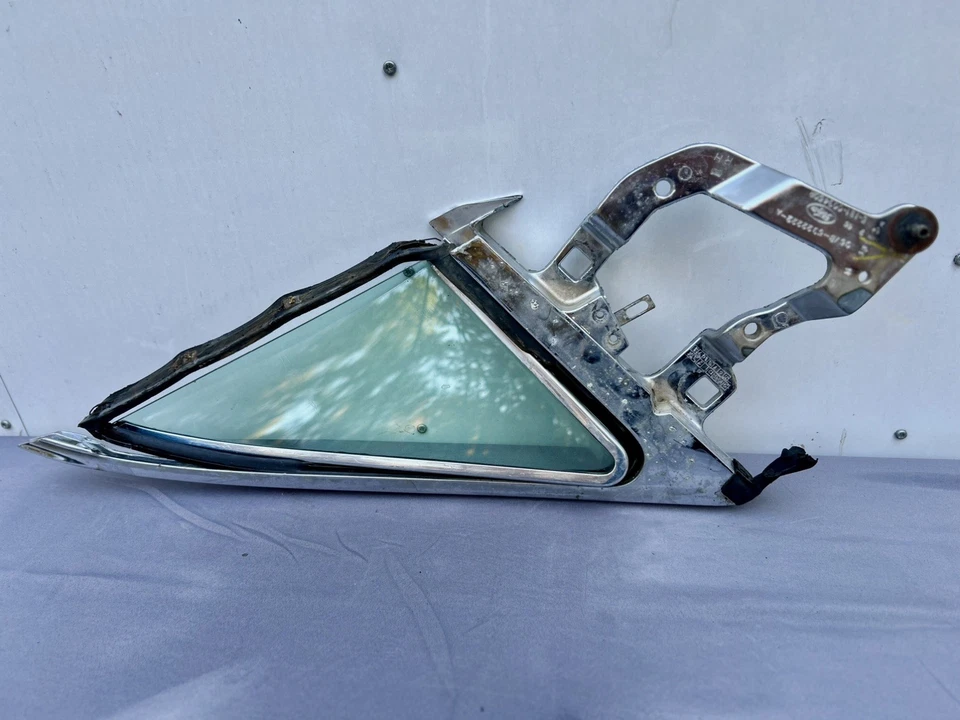 1966-1969 Lincoln Continental Coupe RH Front Power Vent Window Glass Frame - Image 3 of 4