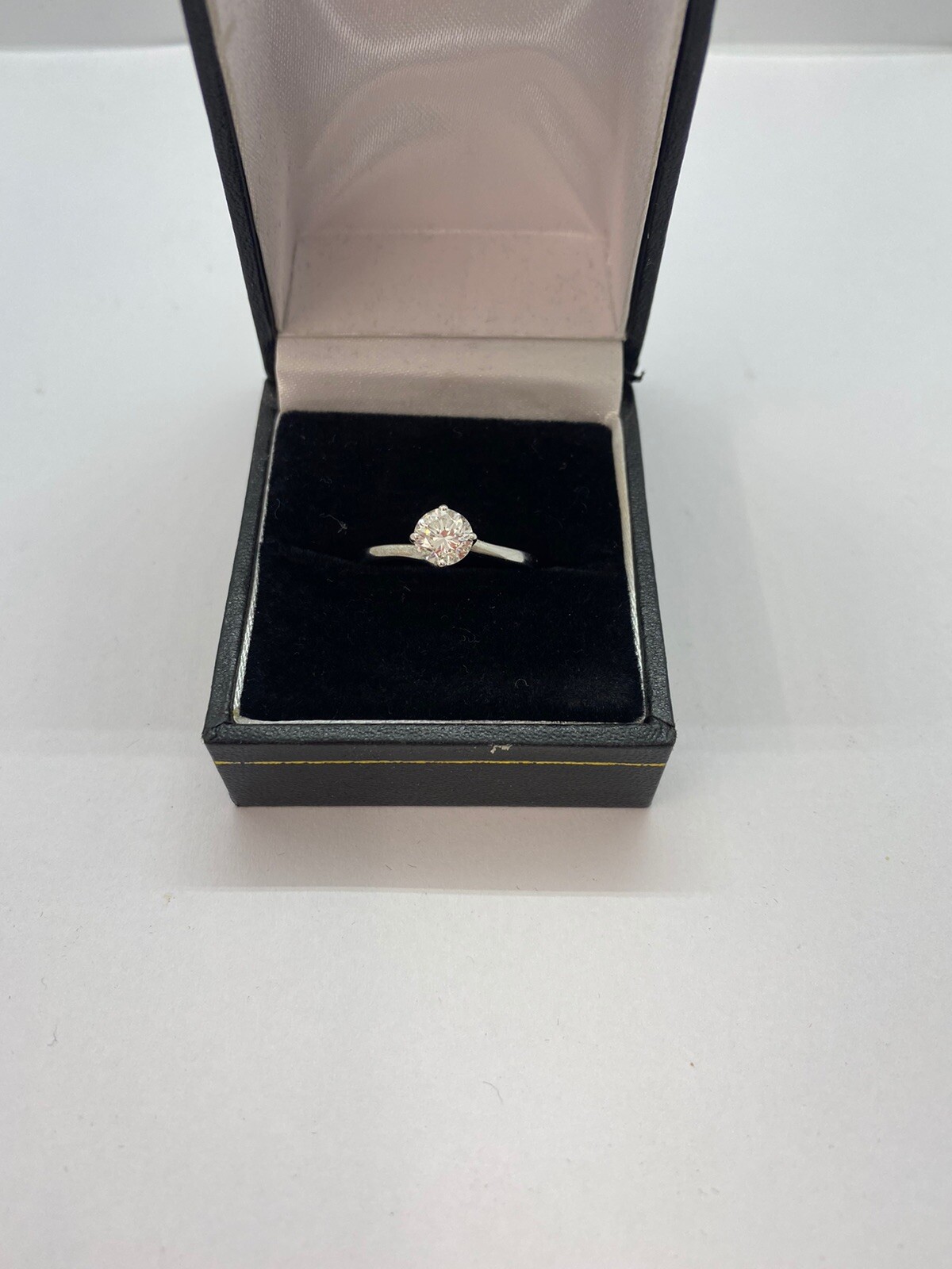 Diamond Crossover Solitaire Certified Vs2 F 0.85ct