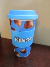 HERSHEY'S KISSES CERAMIC TRAVEL CUP MUG W/ SILICON LID & SLEEVE BLUE HOT DRINKS