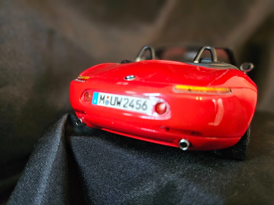 Kyosho BMW Z8 escala 1:18 Inv. #1074 Foto 3 de 4
