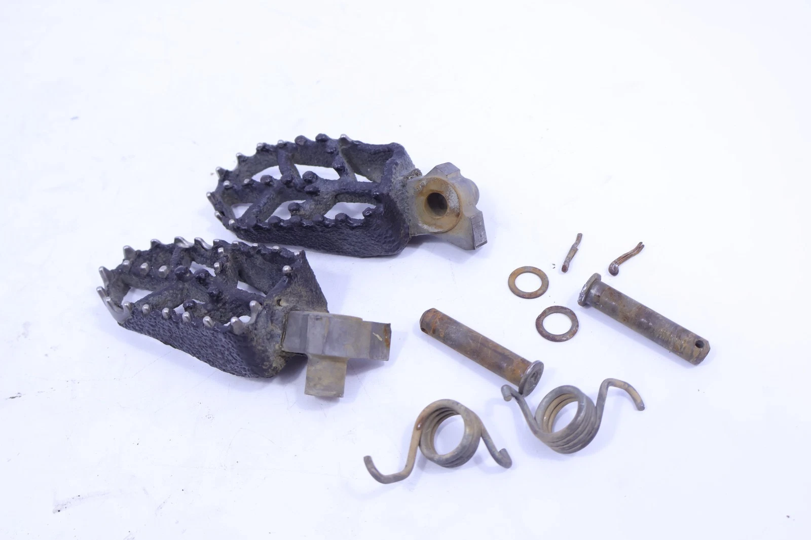 06-09 Yamaha YZ450F Foot Peg Set Left Right Dipped in Rubber Coating