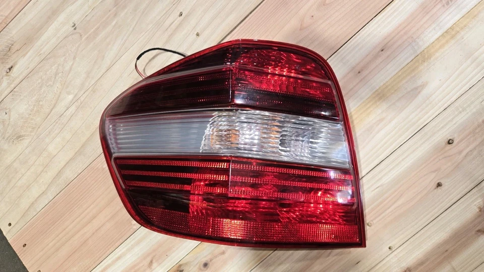 Luz trasera izquierda lado conductor Mercedes ML350 2009-2011 O5031 DW Foto 2 de 4