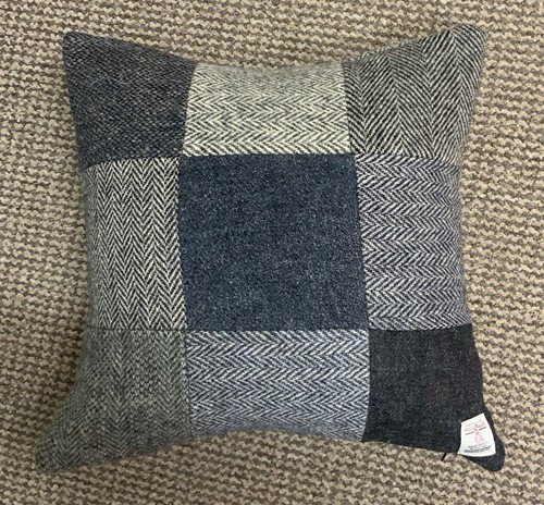 Harris Tweed Patchwork Bundle 5.5inch Squares - grey colours - Picture 2 of 2