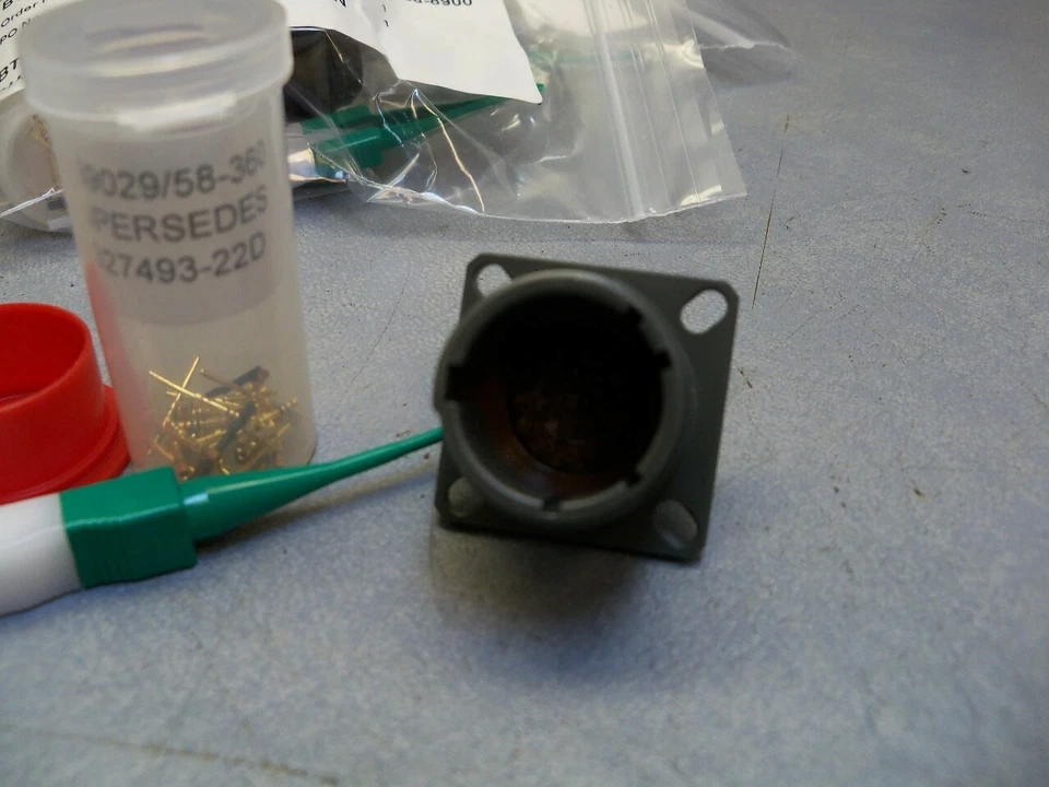 BTC Aero D38999/20WC35PN Size 13 MIL spec WALLMOUNT CONNECTOR 35 insert Lot of 4 - Image 4 of 4